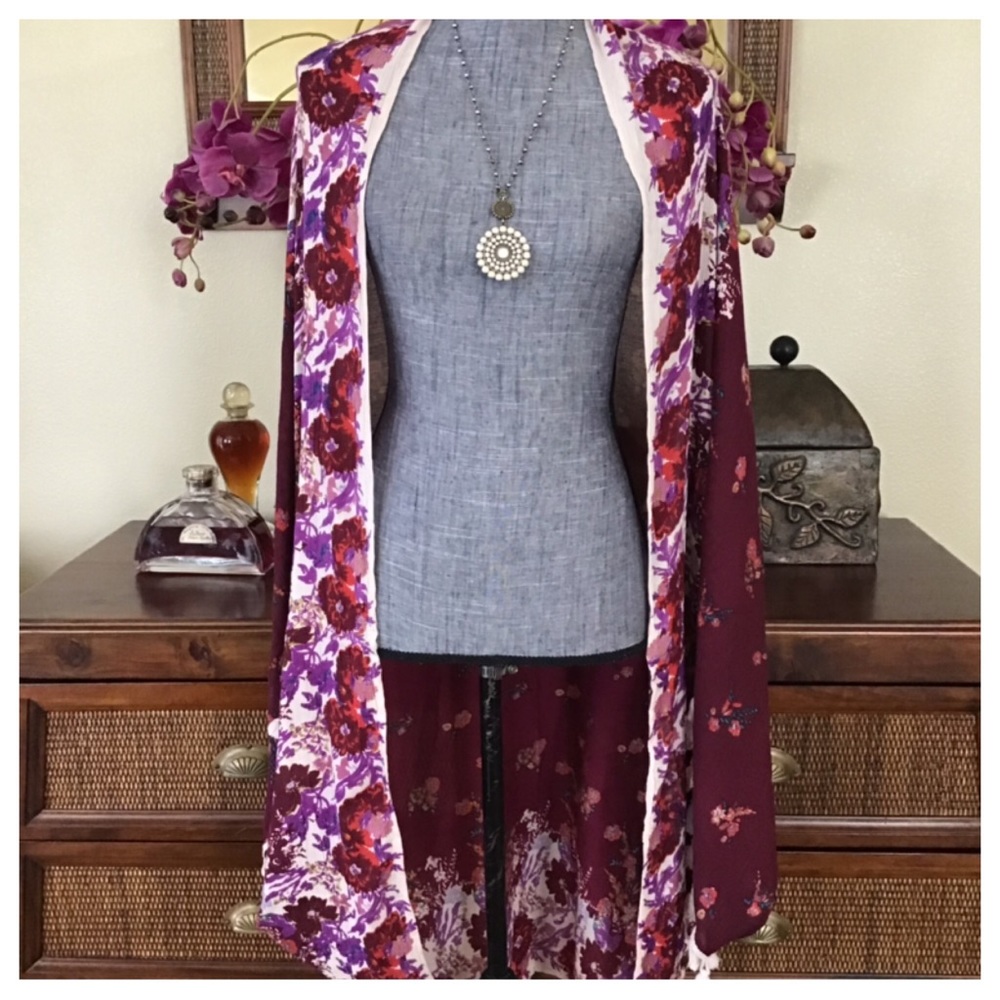 Free People Bali Wrapped In Blooms Shawl. NWT. - Picture 7 of 8